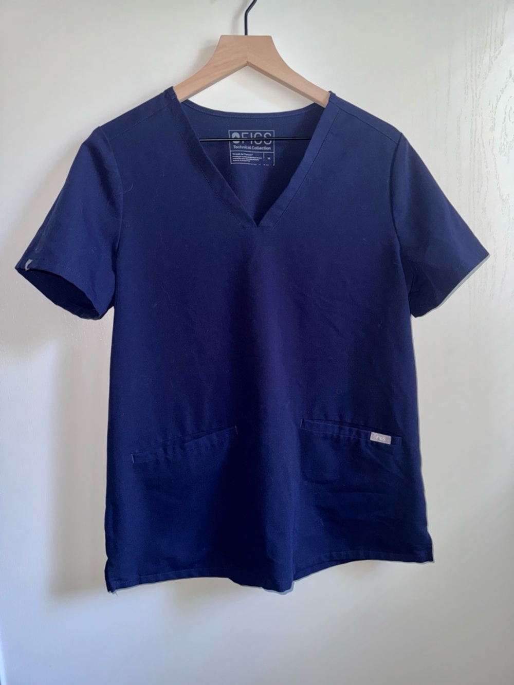 Figs Scrub Casma V-Neck Top Women’s Size Medium Navy Blue